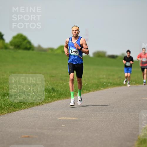 10.05.2026 - 8. Wedeler Halbmarathon Dr. Thomas Lammeyer http://msf.ph/oto/9692576 10.05.2026 11:16:01 Laufen 2235 meine-sportfotos.de