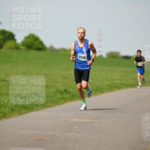 10.05.2026 - 8. Wedeler Halbmarathon Dr. Thomas Lammeyer http://msf.ph/oto/9692581 10.05.2026 11:16:01 Laufen 2235 meine-sportfotos.de