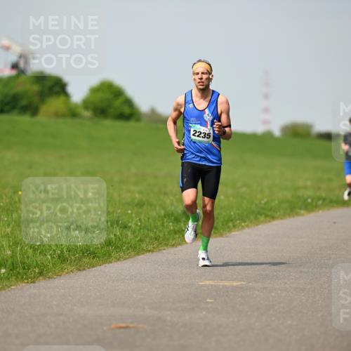 10.05.2026 - 8. Wedeler Halbmarathon Dr. Thomas Lammeyer http://msf.ph/oto/9692586 10.05.2026 11:16:02 Laufen 2235 meine-sportfotos.de