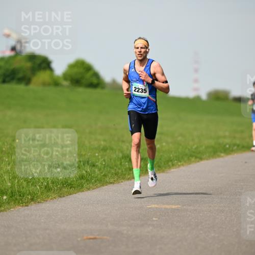 10.05.2026 - 8. Wedeler Halbmarathon Dr. Thomas Lammeyer http://msf.ph/oto/9692591 10.05.2026 11:16:02 Laufen 2235 meine-sportfotos.de