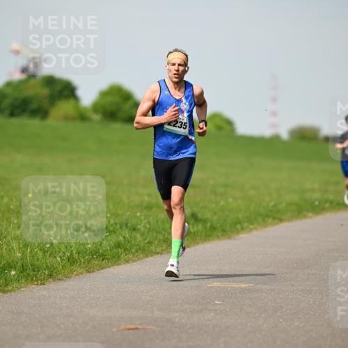 10.05.2026 - 8. Wedeler Halbmarathon Dr. Thomas Lammeyer http://msf.ph/oto/9692598 10.05.2026 11:16:02 Laufen 235 meine-sportfotos.de