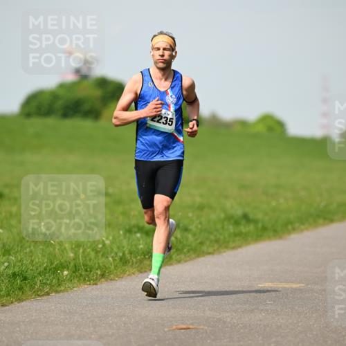 10.05.2026 - 8. Wedeler Halbmarathon Dr. Thomas Lammeyer http://msf.ph/oto/9692614 10.05.2026 11:16:03 Laufen 2235 meine-sportfotos.de