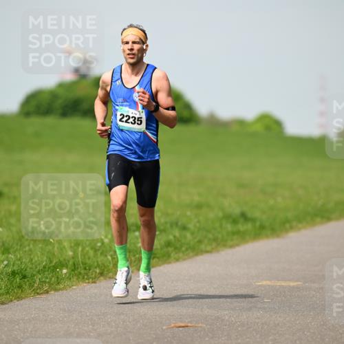10.05.2026 - 8. Wedeler Halbmarathon Dr. Thomas Lammeyer http://msf.ph/oto/9692620 10.05.2026 11:16:03 Laufen 2235 meine-sportfotos.de