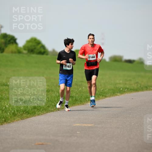 10.05.2026 - 8. Wedeler Halbmarathon Dr. Thomas Lammeyer http://msf.ph/oto/9692633 10.05.2026 11:16:08 Laufen 2182, 2166 meine-sportfotos.de