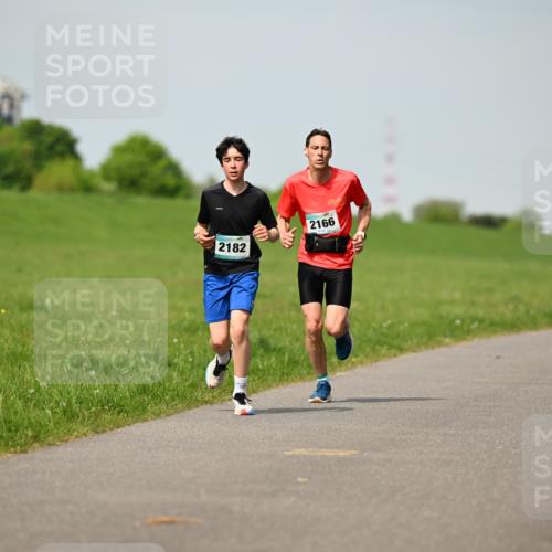10.05.2026 - 8. Wedeler Halbmarathon Dr. Thomas Lammeyer http://msf.ph/oto/9692640 10.05.2026 11:16:09 Laufen 2182, 2166 meine-sportfotos.de
