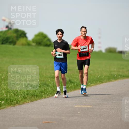 10.05.2026 - 8. Wedeler Halbmarathon Dr. Thomas Lammeyer http://msf.ph/oto/9692643 10.05.2026 11:16:09 Laufen 2182, 2166 meine-sportfotos.de