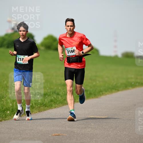 10.05.2026 - 8. Wedeler Halbmarathon Dr. Thomas Lammeyer http://msf.ph/oto/9692671 10.05.2026 11:16:11 Laufen 218, 2166 meine-sportfotos.de