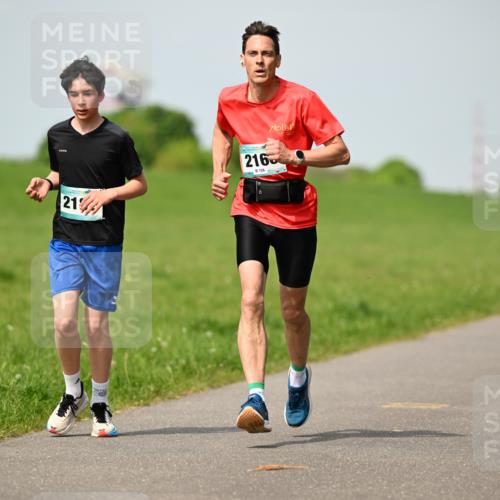 10.05.2026 - 8. Wedeler Halbmarathon Dr. Thomas Lammeyer http://msf.ph/oto/9692682 10.05.2026 11:16:12 Laufen 219, 216 meine-sportfotos.de
