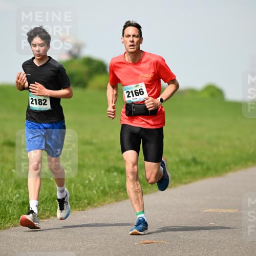 10.05.2026 - 8. Wedeler Halbmarathon Dr. Thomas Lammeyer http://msf.ph/oto/9692684 10.05.2026 11:16:12 Laufen 2182, 2166 meine-sportfotos.de