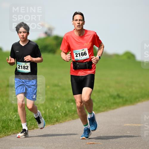 10.05.2026 - 8. Wedeler Halbmarathon Dr. Thomas Lammeyer http://msf.ph/oto/9692687 10.05.2026 11:16:12 Laufen 2182, 2166, 126 meine-sportfotos.de