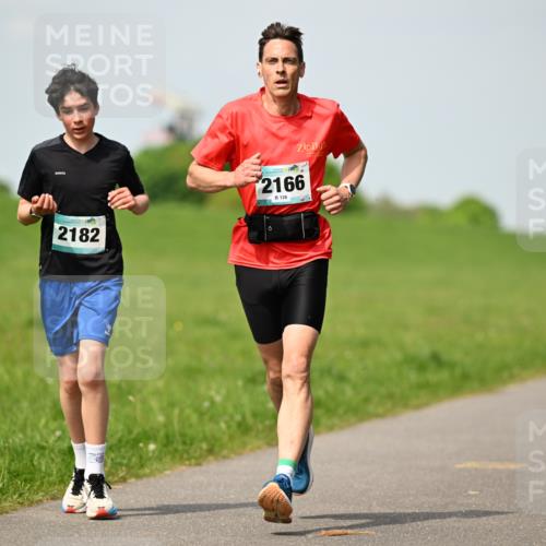 10.05.2026 - 8. Wedeler Halbmarathon Dr. Thomas Lammeyer http://msf.ph/oto/9692692 10.05.2026 11:16:12 Laufen 2182, 2166 meine-sportfotos.de