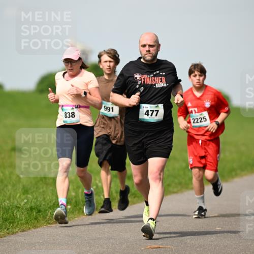 10.05.2026 - 8. Wedeler Halbmarathon Dr. Thomas Lammeyer http://msf.ph/oto/9692780 10.05.2026 11:16:24 Laufen 991, 838, 136, 477, 2225 meine-sportfotos.de