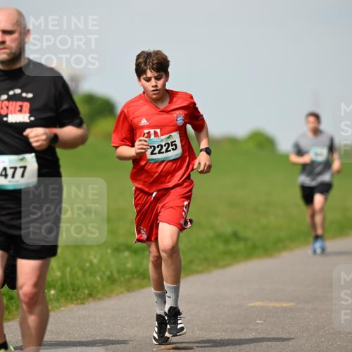 10.05.2026 - 8. Wedeler Halbmarathon Dr. Thomas Lammeyer http://msf.ph/oto/9692788 10.05.2026 11:16:25 Laufen 477, 2225 meine-sportfotos.de