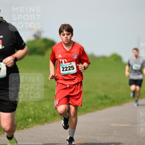 10.05.2026 - 8. Wedeler Halbmarathon Dr. Thomas Lammeyer http://msf.ph/oto/9692790 10.05.2026 11:16:26 Laufen 477, 2225 meine-sportfotos.de
