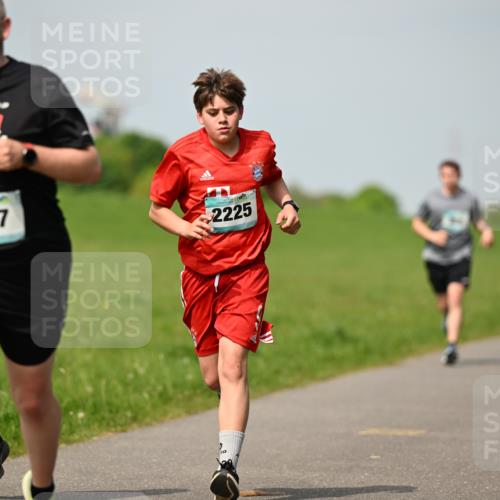 10.05.2026 - 8. Wedeler Halbmarathon Dr. Thomas Lammeyer http://msf.ph/oto/9692791 10.05.2026 11:16:25 Laufen 477, 2225 meine-sportfotos.de