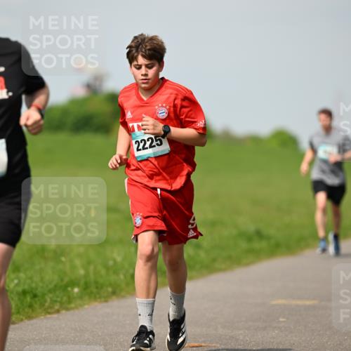 10.05.2026 - 8. Wedeler Halbmarathon Dr. Thomas Lammeyer http://msf.ph/oto/9692792 10.05.2026 11:16:26 Laufen 477, 2225 meine-sportfotos.de