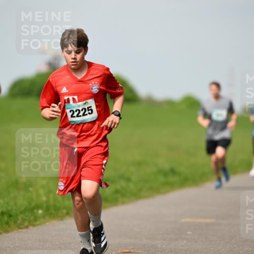 10.05.2026 - 8. Wedeler Halbmarathon Dr. Thomas Lammeyer http://msf.ph/oto/9692794 10.05.2026 11:16:26 Laufen 2225 meine-sportfotos.de