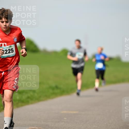 10.05.2026 - 8. Wedeler Halbmarathon Dr. Thomas Lammeyer http://msf.ph/oto/9692795 10.05.2026 11:16:26 Laufen 225 meine-sportfotos.de