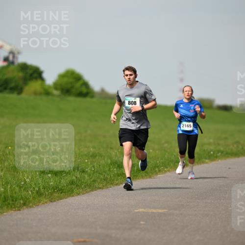 10.05.2026 - 8. Wedeler Halbmarathon Dr. Thomas Lammeyer http://msf.ph/oto/9692799 10.05.2026 11:16:27 Laufen 808, 2165 meine-sportfotos.de