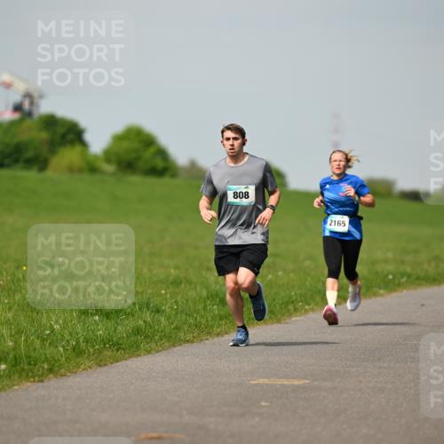 10.05.2026 - 8. Wedeler Halbmarathon Dr. Thomas Lammeyer http://msf.ph/oto/9692800 10.05.2026 11:16:27 Laufen 808, 2165 meine-sportfotos.de