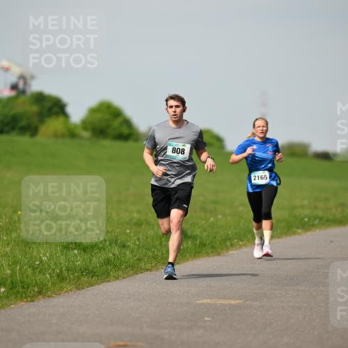 10.05.2026 - 8. Wedeler Halbmarathon Dr. Thomas Lammeyer http://msf.ph/oto/9692806 10.05.2026 11:16:28 Laufen 808, 2165 meine-sportfotos.de