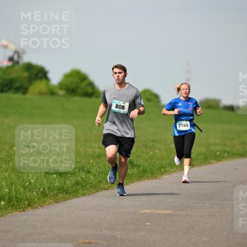 10.05.2026 - 8. Wedeler Halbmarathon Dr. Thomas Lammeyer http://msf.ph/oto/9692808 10.05.2026 11:16:28 Laufen 808, 2165 meine-sportfotos.de