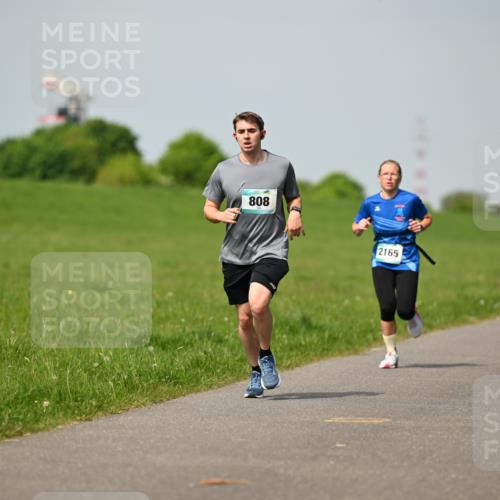 10.05.2026 - 8. Wedeler Halbmarathon Dr. Thomas Lammeyer http://msf.ph/oto/9692814 10.05.2026 11:16:28 Laufen 808, 2165 meine-sportfotos.de