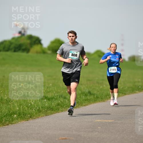10.05.2026 - 8. Wedeler Halbmarathon Dr. Thomas Lammeyer http://msf.ph/oto/9692816 10.05.2026 11:16:28 Laufen 808, 2165 meine-sportfotos.de