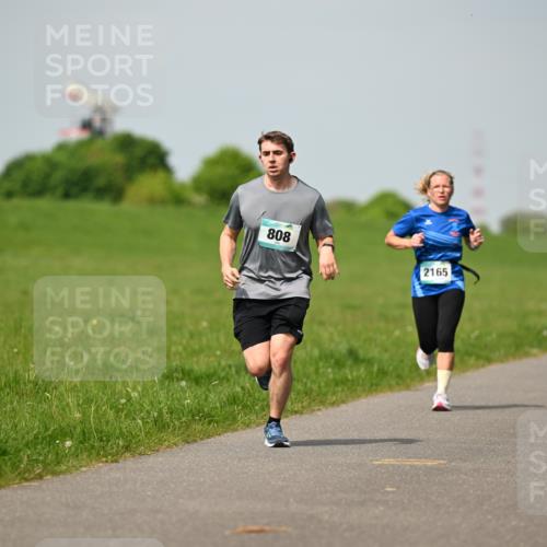 10.05.2026 - 8. Wedeler Halbmarathon Dr. Thomas Lammeyer http://msf.ph/oto/9692818 10.05.2026 11:16:28 Laufen 808, 2165 meine-sportfotos.de