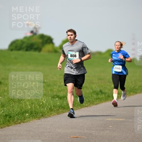 10.05.2026 - 8. Wedeler Halbmarathon Dr. Thomas Lammeyer http://msf.ph/oto/9692820 10.05.2026 11:16:29 Laufen 808, 2165 meine-sportfotos.de