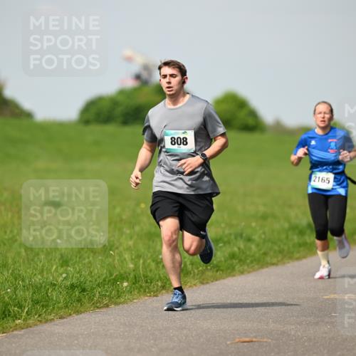 10.05.2026 - 8. Wedeler Halbmarathon Dr. Thomas Lammeyer http://msf.ph/oto/9692841 10.05.2026 11:16:30 Laufen 808, 2165 meine-sportfotos.de