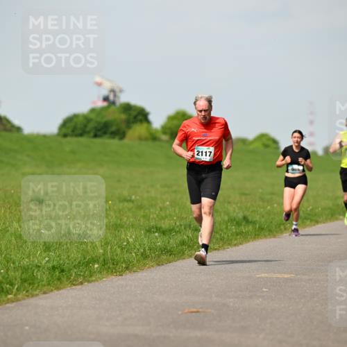 10.05.2026 - 8. Wedeler Halbmarathon Dr. Thomas Lammeyer http://msf.ph/oto/9692877 10.05.2026 11:16:40 Laufen 2117, 989, 102 meine-sportfotos.de