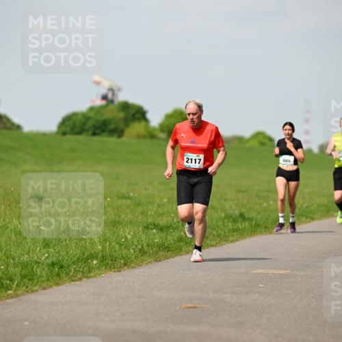 10.05.2026 - 8. Wedeler Halbmarathon Dr. Thomas Lammeyer http://msf.ph/oto/9692880 10.05.2026 11:16:40 Laufen 1027, 989, 2117 meine-sportfotos.de