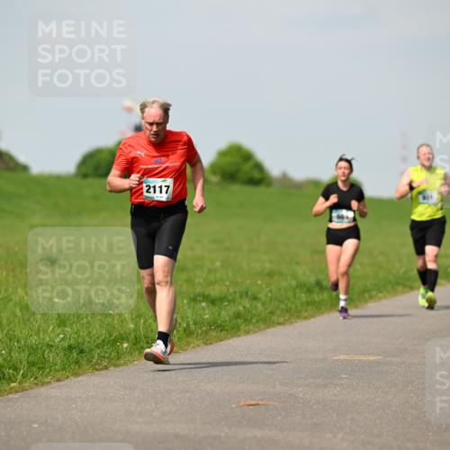 10.05.2026 - 8. Wedeler Halbmarathon Dr. Thomas Lammeyer http://msf.ph/oto/9692907 10.05.2026 11:16:41 Laufen 2117 meine-sportfotos.de