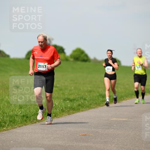 10.05.2026 - 8. Wedeler Halbmarathon Dr. Thomas Lammeyer http://msf.ph/oto/9692911 10.05.2026 11:16:42 Laufen 2117 meine-sportfotos.de