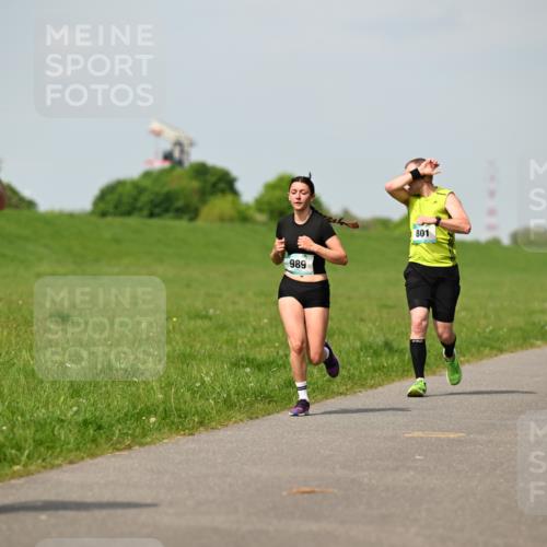 10.05.2026 - 8. Wedeler Halbmarathon Dr. Thomas Lammeyer http://msf.ph/oto/9692936 10.05.2026 11:16:43 Laufen 2112, 989, 801, 1027 meine-sportfotos.de