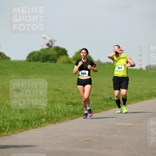 10.05.2026 - 8. Wedeler Halbmarathon Dr. Thomas Lammeyer http://msf.ph/oto/9692937 10.05.2026 11:16:43 Laufen 2117, 989, 801, 1027 meine-sportfotos.de