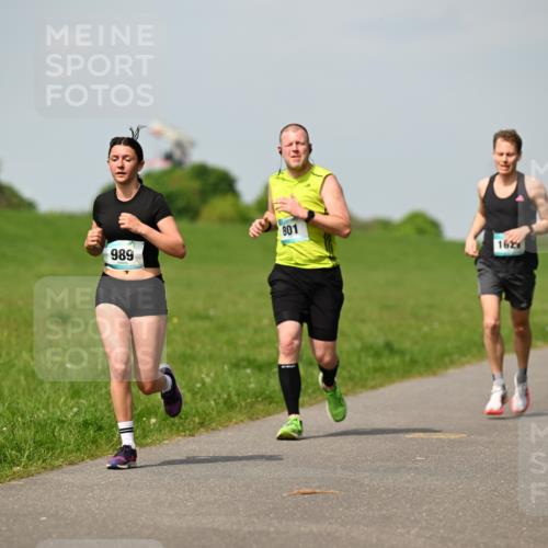 10.05.2026 - 8. Wedeler Halbmarathon Dr. Thomas Lammeyer http://msf.ph/oto/9692971 10.05.2026 11:16:45 Laufen 801, 989, 162 meine-sportfotos.de