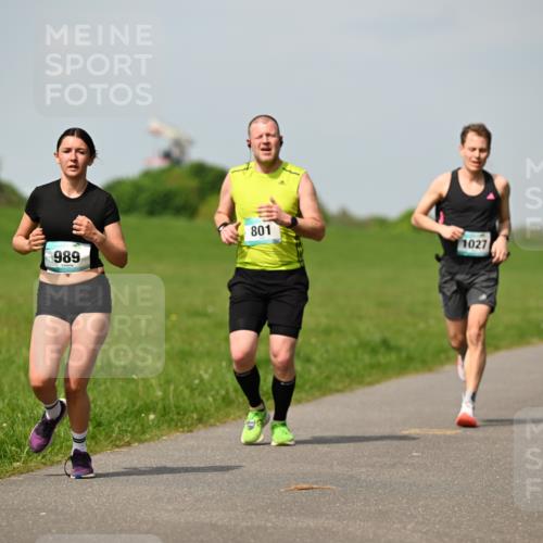10.05.2026 - 8. Wedeler Halbmarathon Dr. Thomas Lammeyer http://msf.ph/oto/9692977 10.05.2026 11:16:46 Laufen 801, 1027, 989 meine-sportfotos.de