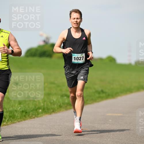 10.05.2026 - 8. Wedeler Halbmarathon Dr. Thomas Lammeyer http://msf.ph/oto/9693012 10.05.2026 11:16:48 Laufen 801, 1027 meine-sportfotos.de