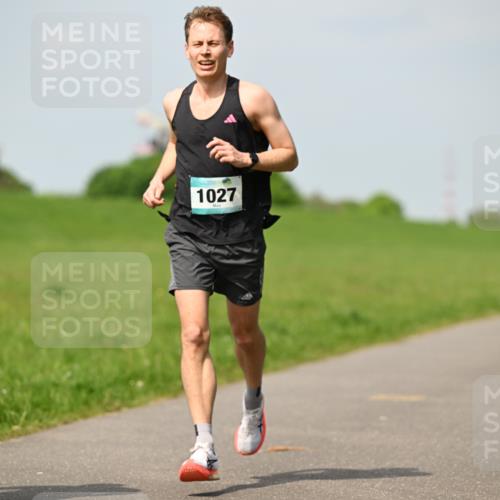 10.05.2026 - 8. Wedeler Halbmarathon Dr. Thomas Lammeyer http://msf.ph/oto/9693017 10.05.2026 11:16:49 Laufen 1027 meine-sportfotos.de