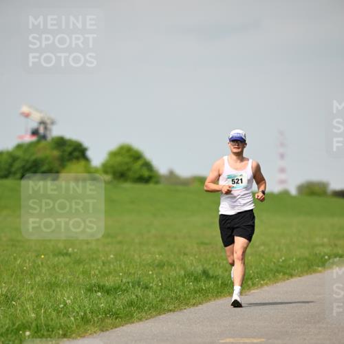 10.05.2026 - 8. Wedeler Halbmarathon Dr. Thomas Lammeyer http://msf.ph/oto/9693021 10.05.2026 11:17:04 Laufen 521 meine-sportfotos.de