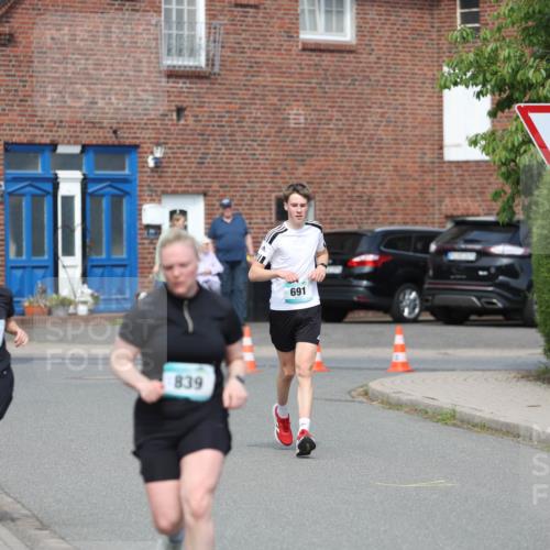 10.05.2026 - 8. Wedeler Halbmarathon Andreas Tolksdorf http://msf.ph/oto/9693036 10.05.2026 10:17:48 Laufen 475, 839, 691 meine-sportfotos.de