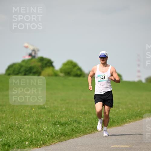 10.05.2026 - 8. Wedeler Halbmarathon Dr. Thomas Lammeyer http://msf.ph/oto/9693038 10.05.2026 11:17:05 Laufen 521 meine-sportfotos.de