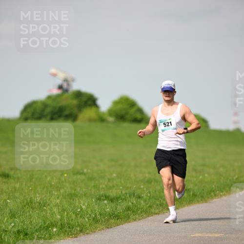 10.05.2026 - 8. Wedeler Halbmarathon Dr. Thomas Lammeyer http://msf.ph/oto/9693040 10.05.2026 11:17:05 Laufen 521 meine-sportfotos.de