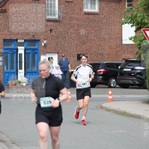 10.05.2026 - 8. Wedeler Halbmarathon Andreas Tolksdorf http://msf.ph/oto/9693041 10.05.2026 10:17:48 Laufen 475, 839, 691 meine-sportfotos.de
