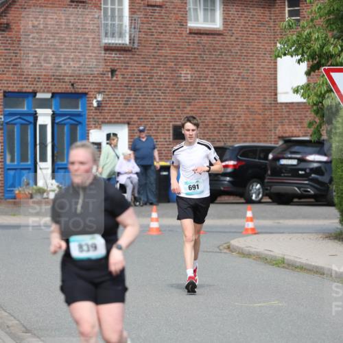 10.05.2026 - 8. Wedeler Halbmarathon Andreas Tolksdorf http://msf.ph/oto/9693047 10.05.2026 10:17:48 Laufen 839, 691 meine-sportfotos.de