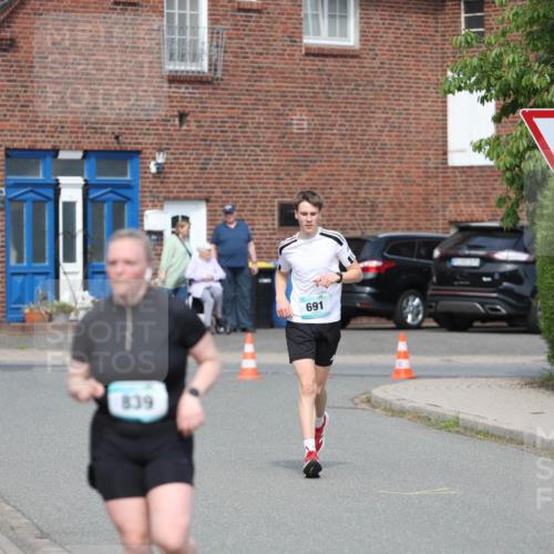 10.05.2026 - 8. Wedeler Halbmarathon Andreas Tolksdorf http://msf.ph/oto/9693049 10.05.2026 10:17:48 Laufen 475, 839, 691 meine-sportfotos.de