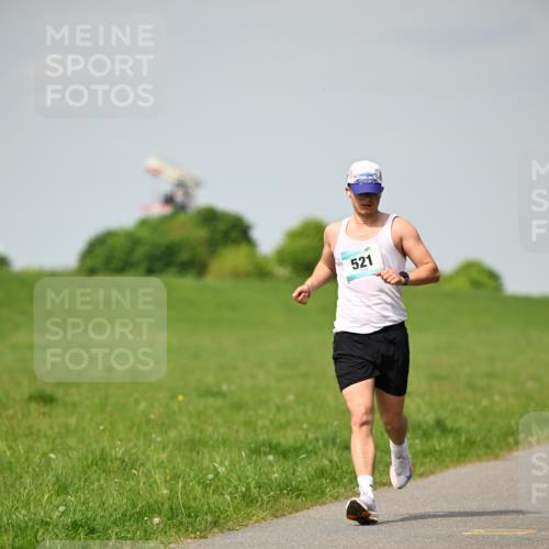 10.05.2026 - 8. Wedeler Halbmarathon Dr. Thomas Lammeyer http://msf.ph/oto/9693052 10.05.2026 11:17:06 Laufen 521 meine-sportfotos.de
