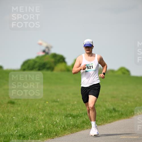 10.05.2026 - 8. Wedeler Halbmarathon Dr. Thomas Lammeyer http://msf.ph/oto/9693057 10.05.2026 11:17:06 Laufen 521 meine-sportfotos.de
